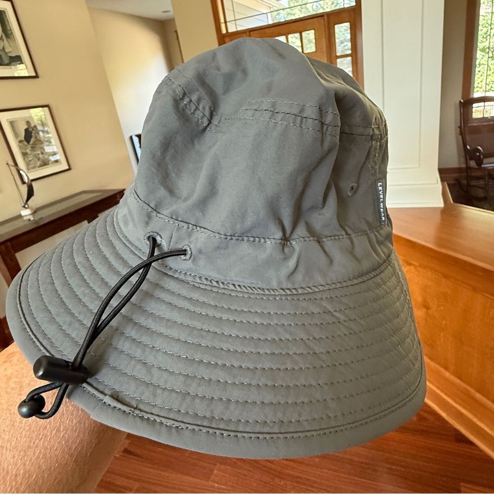 Levelwear Gray Bucket Hat in excellent pre-owned condition. - Picture 8 of 9